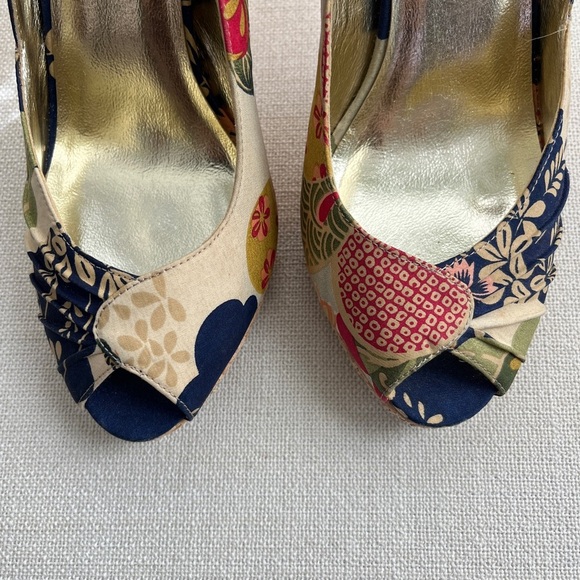 Steve Madden Richhi floral print peep-toe heels | Blue, Cream, Red | Size 8 - Picture 7 of 15